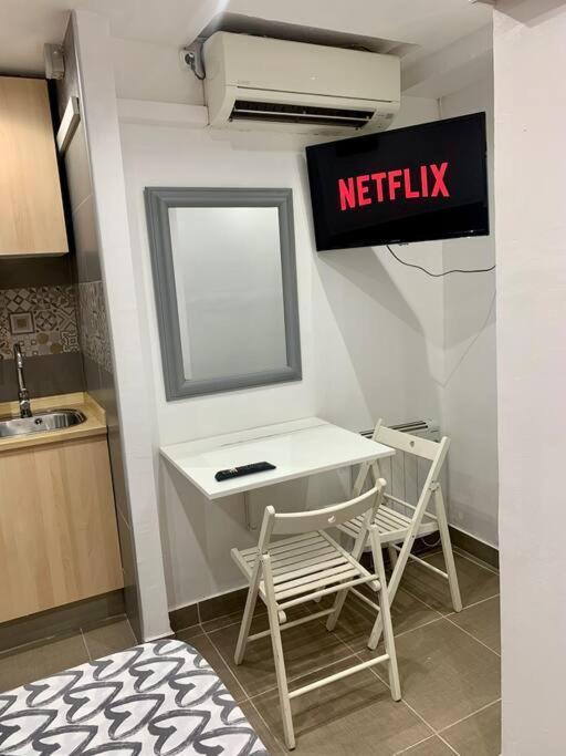 Nice Apartment In Barcelona By Perita Next Metro St T1 Extérieur photo
