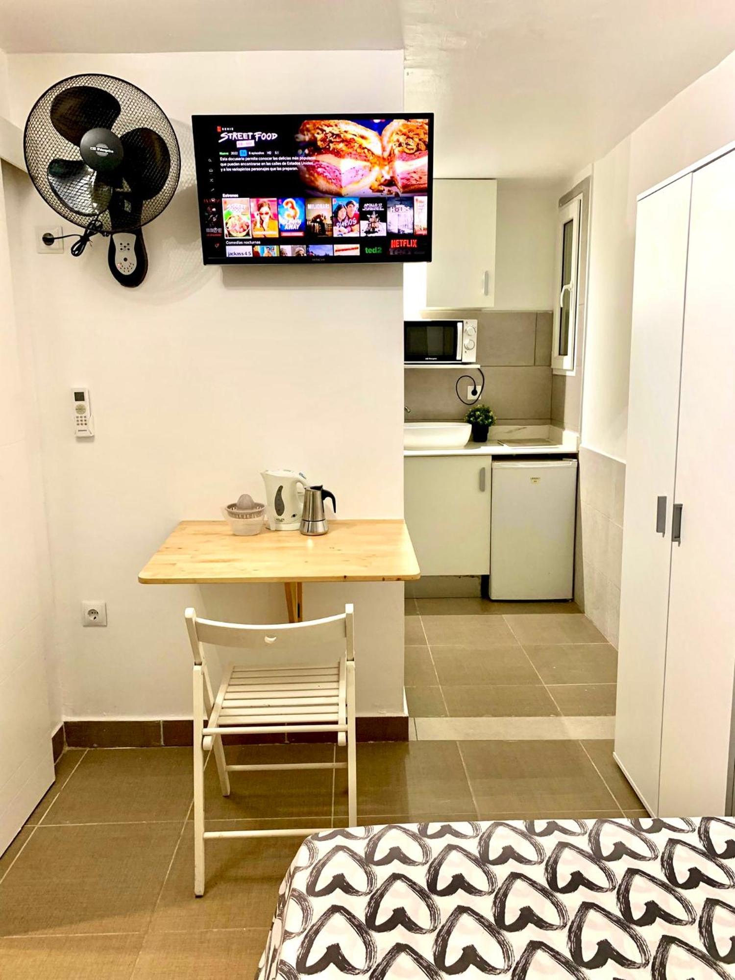 Nice Apartment In Barcelona By Perita Next Metro St T1 Extérieur photo